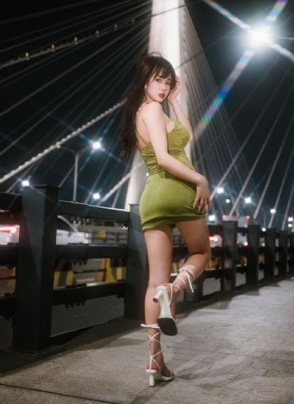 欧美巨乳比基尼_高清高清视频播放